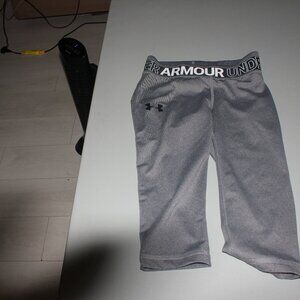 Grey Under Armour Capris Size Small New